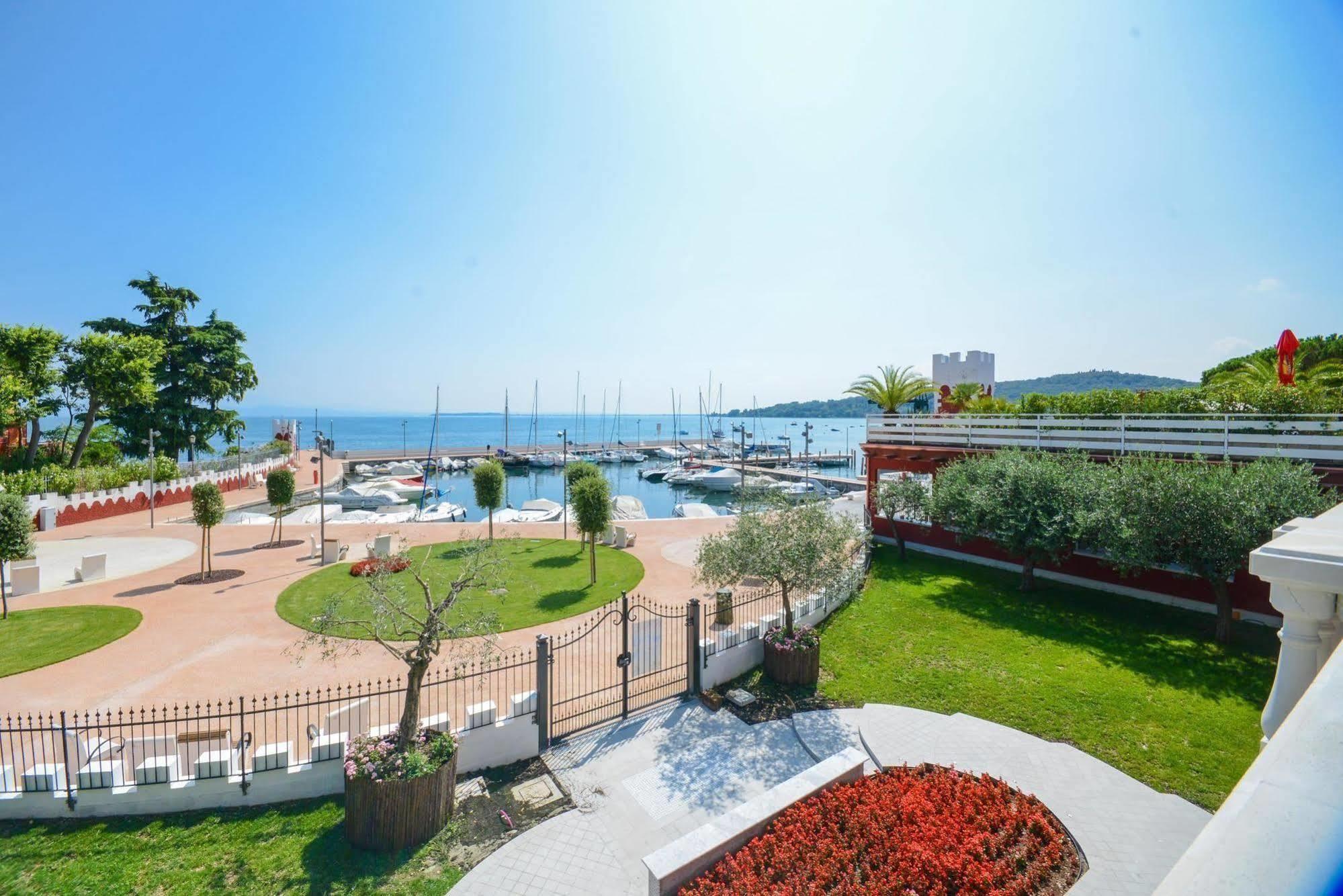 Villa Garuti Village Padenghe sul Garda Exteriör bild