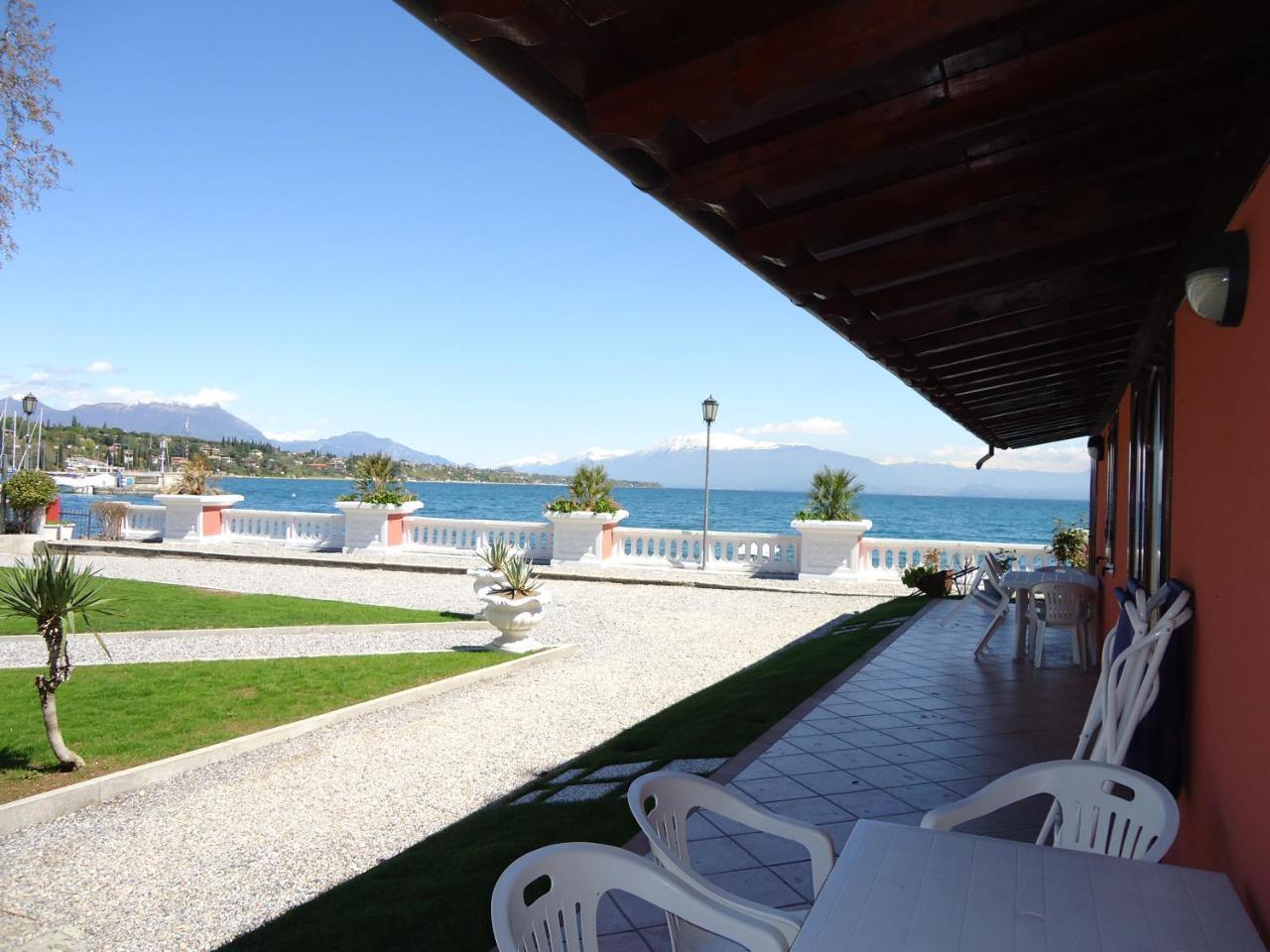 Villa Garuti Village Padenghe sul Garda Exteriör bild